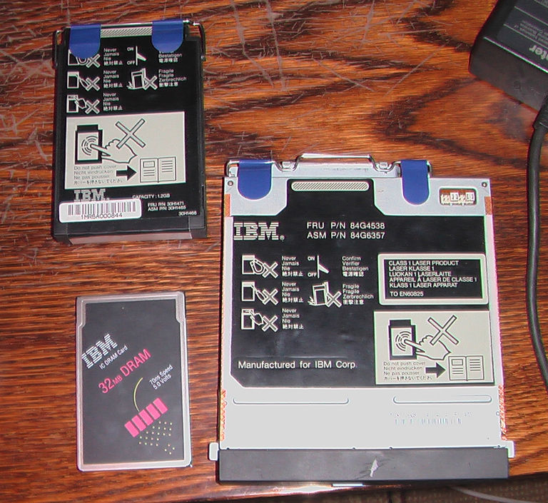 IBM ThinkPad 850. HDD, CD-ROM   IC DRAM  32MB